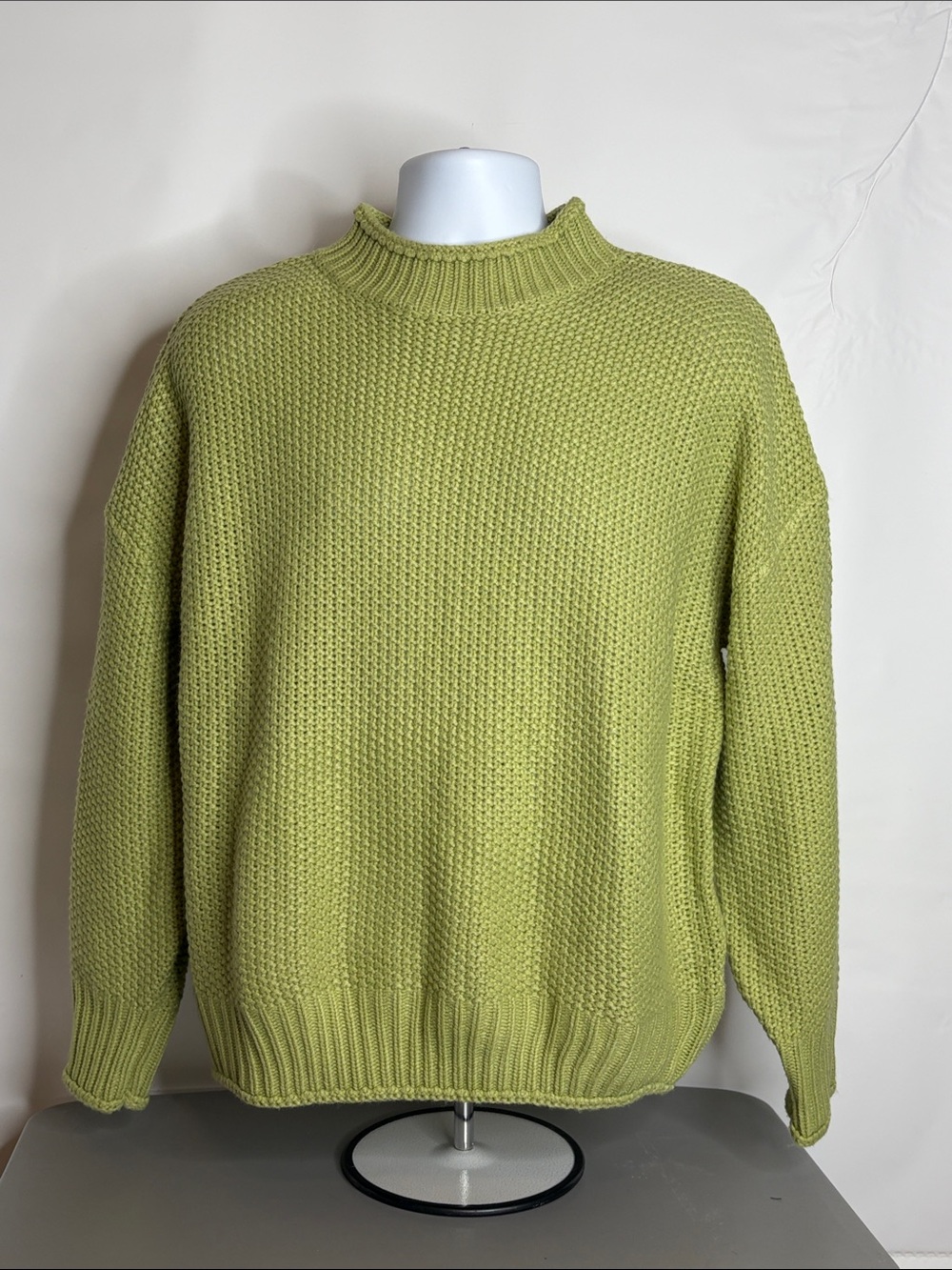 Crewneck Oversized Knit Sweater in Light Olive Green XL